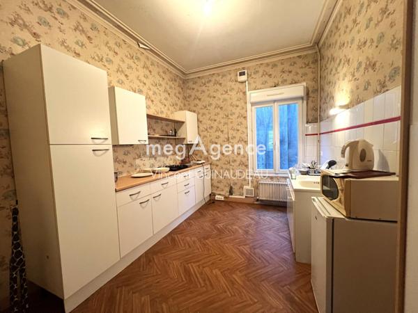 Immeuble à CHOLET, 49300 - 207m²