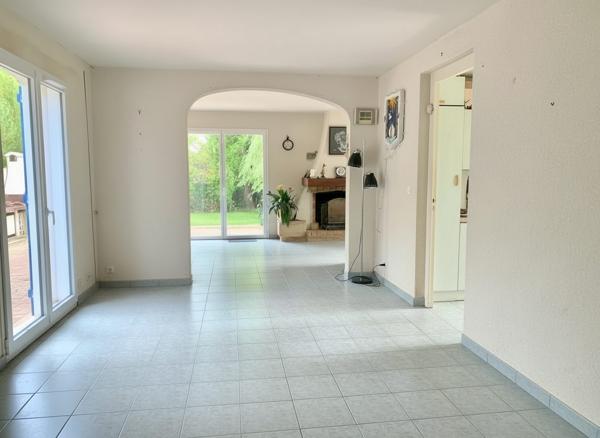 Maison familiale 5 chambres avec jardin arboré