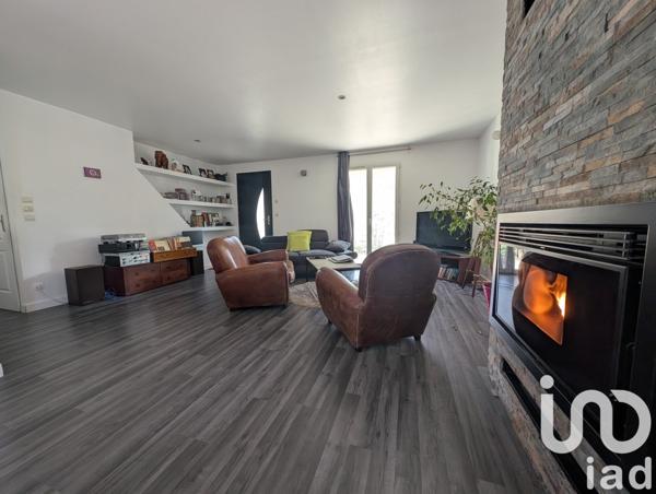 Maison traditionnelle 5 pièces de 184 m² à Martignat (01100)