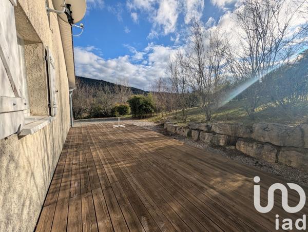 Maison traditionnelle 5 pièces de 184 m² à Martignat (01100)