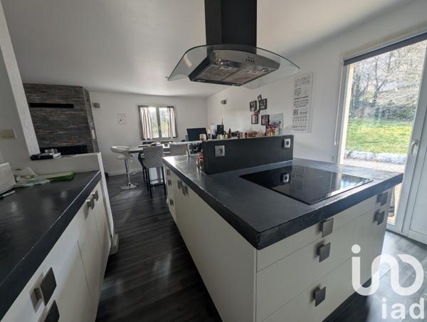 Maison traditionnelle 5 pièces de 184 m² à Martignat (01100)