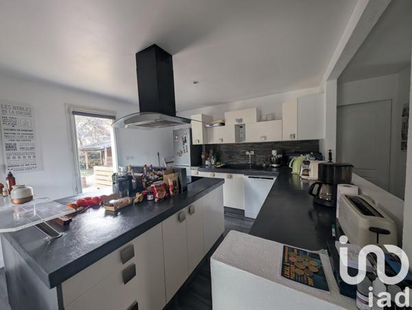 Maison traditionnelle 5 pièces de 184 m² à Martignat (01100)