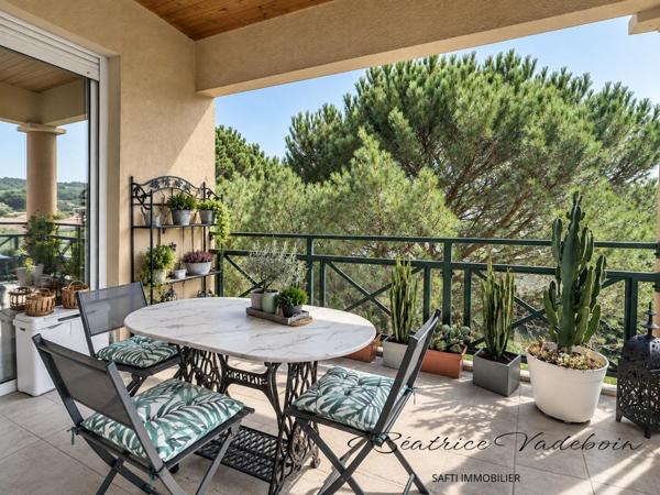 Appartement 3 chambres, dernier étage, grande terrasse, garage au cœur du Golf de la Valdaine