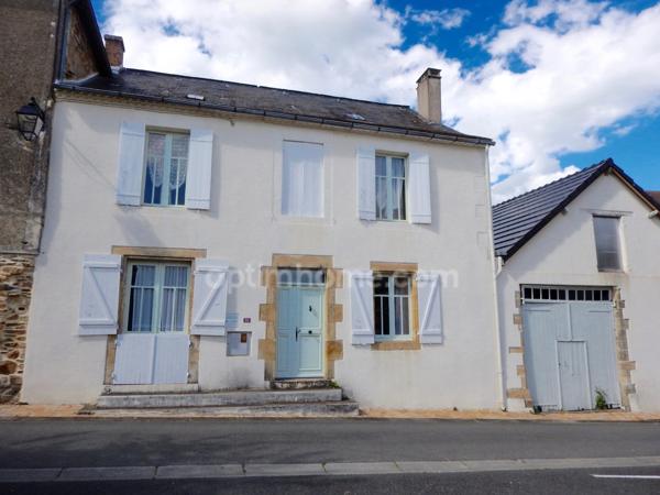 Maison de village en pierre de 6 pièces avec garage.
