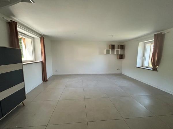 Location                                                      Maison
                        
                     3 pièces                      77 m2                     à La Salle