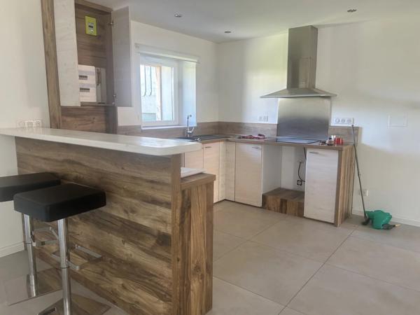 Location                                                      Maison
                        
                     3 pièces                      77 m2                     à La Salle