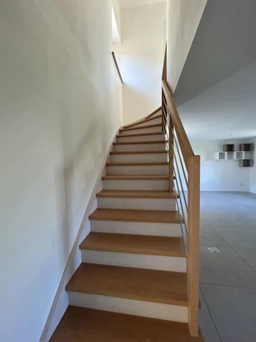 Location                                                      Maison
                        
                     3 pièces                      77 m2                     à La Salle
