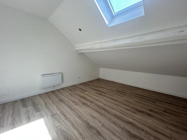 Location                                                      Maison
                        
                     3 pièces                      77 m2                     à La Salle