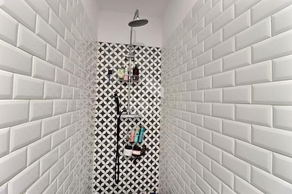 A Vendre appartement type 3 en rez-de-jardin de 61,5m2 avec jardin de 190m2 à Marseille 13012 avec place de parking.