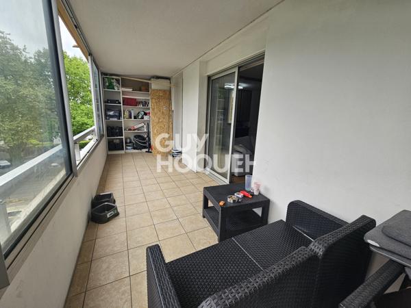 SECTEUR INUVERSITE grand T3 bis rénové avec grande loggia, caves et garage.