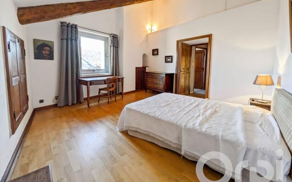 Maison à vendre    9 pièces • 285 m2 Sérignan-du-Comtat