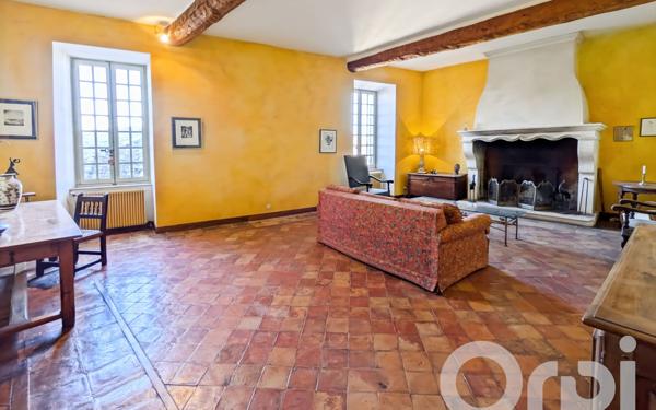 Maison à vendre    9 pièces • 285 m2 Sérignan-du-Comtat