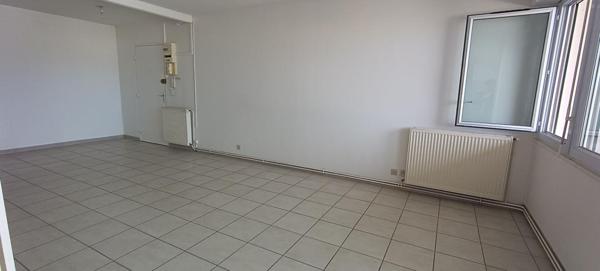 Appartement T4  à Nevers avec balcon, vue Loire