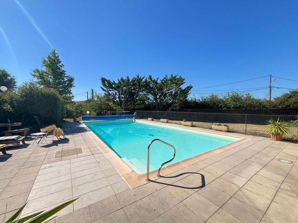 Grande maison de 182m² avec 4 chambres, piscine et sous-sol complet à proximité de St-Sulpice !