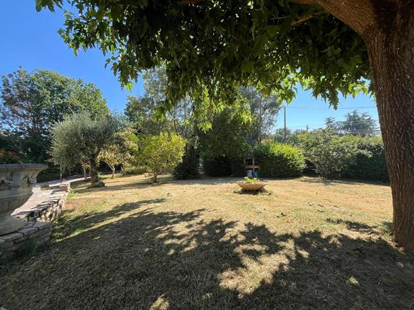 Grande maison de 182m² avec 4 chambres, piscine et sous-sol complet à proximité de St-Sulpice !