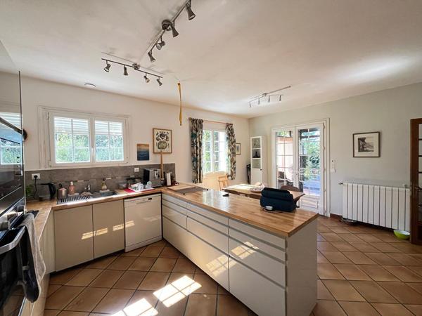 Grande maison de 182m² avec 4 chambres, piscine et sous-sol complet à proximité de St-Sulpice !