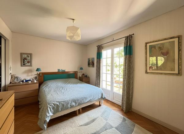 Grande maison de 182m² avec 4 chambres, piscine et sous-sol complet à proximité de St-Sulpice !