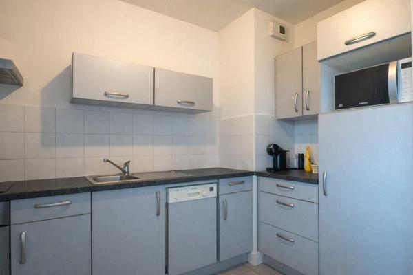 Studio lumineux en rez de jardin