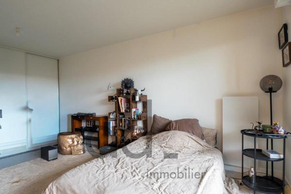 Studio lumineux en rez de jardin