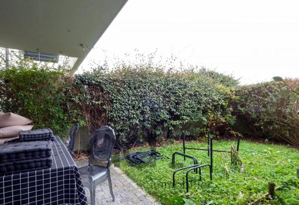 Studio lumineux en rez de jardin