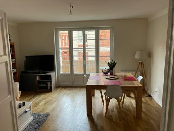 LISIEUX, centre-ville F3 de 63,77 m² au 1er étage avec balcon , Lisieux