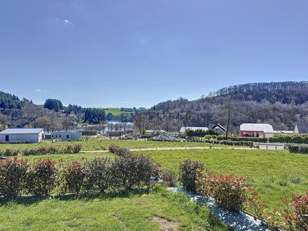 Le Vibal (12290) Aveyron, sur les berges du lac de Pont de Salars. Cottage tout équipé avec 2/3chambres.