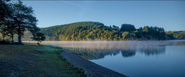 Le Vibal (12290) Aveyron, sur les berges du lac de Pont de Salars. Cottage tout équipé avec 2/3chambres.