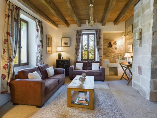 Lauzerte (82110) LAUZERTE Maison en pierre avec 4 chambres, piscine et jardins, petit dependance