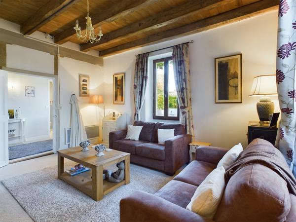 Lauzerte (82110) LAUZERTE Maison en pierre avec 4 chambres, piscine et jardins, petit dependance