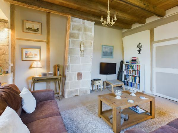 Lauzerte (82110) LAUZERTE Maison en pierre avec 4 chambres, piscine et jardins, petit dependance