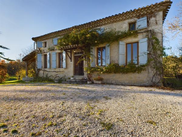 Lauzerte (82110) LAUZERTE Maison en pierre avec 4 chambres, piscine et jardins, petit dependance
