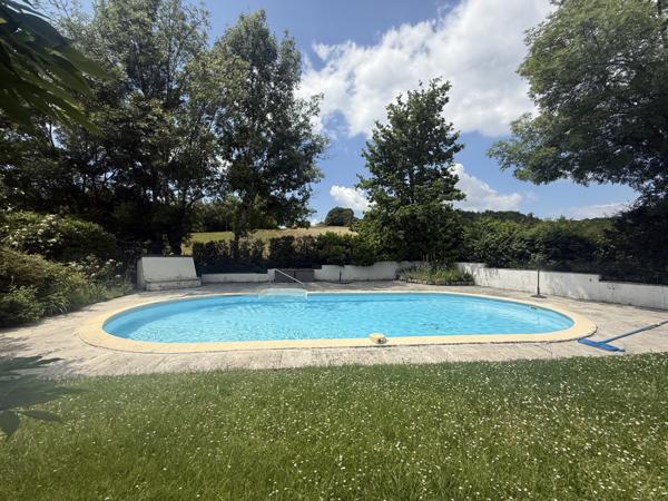 Lauzerte (82110) LAUZERTE Maison en pierre avec 4 chambres, piscine et jardins, petit dependance