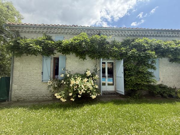 Lauzerte (82110) LAUZERTE Maison en pierre avec 4 chambres, piscine et jardins, petit dependance