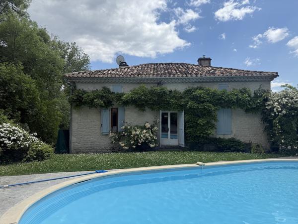 Lauzerte (82110) LAUZERTE Maison en pierre avec 4 chambres, piscine et jardins, petit dependance