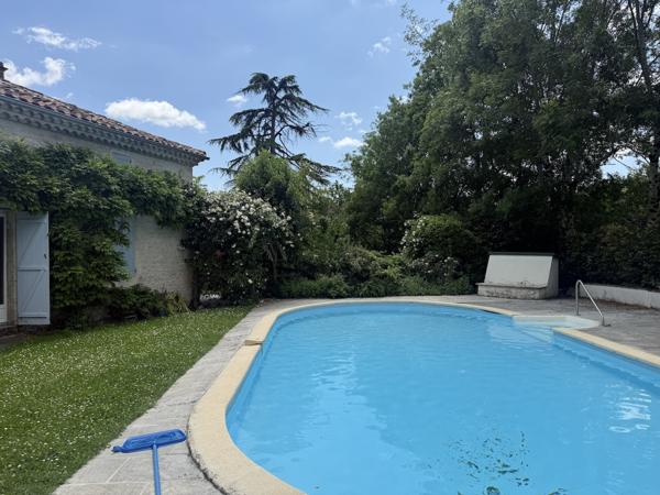 Lauzerte (82110) LAUZERTE Maison en pierre avec 4 chambres, piscine et jardins, petit dependance
