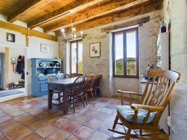 Lauzerte (82110) LAUZERTE Maison en pierre avec 4 chambres, piscine et jardins, petit dependance