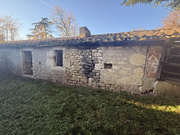 Lauzerte (82110) LAUZERTE Maison en pierre avec 4 chambres, piscine et jardins, petit dependance