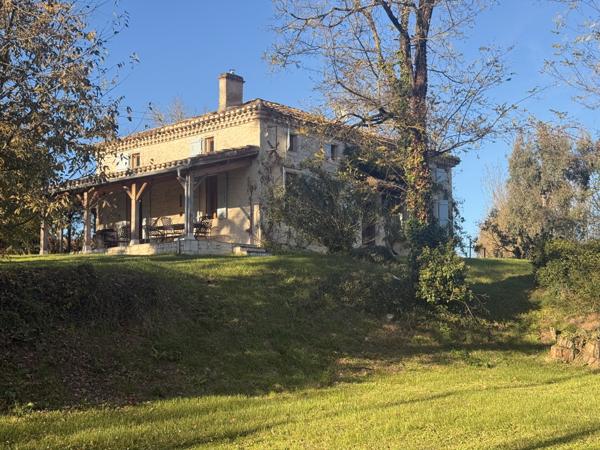 Lauzerte (82110) LAUZERTE Maison en pierre avec 4 chambres, piscine et jardins, petit dependance