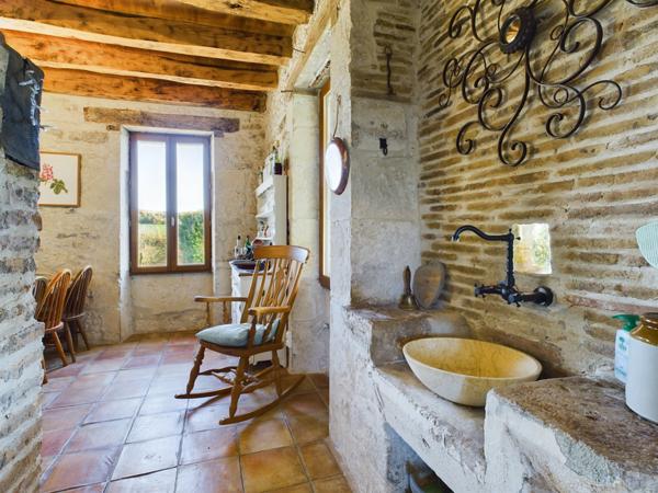 Lauzerte (82110) LAUZERTE Maison en pierre avec 4 chambres, piscine et jardins, petit dependance