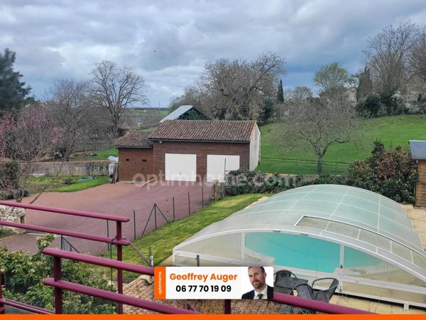 Maison avec terrasse panoramique, piscine sous dôme et grand terrain clos – secteur calme proche de Thouars