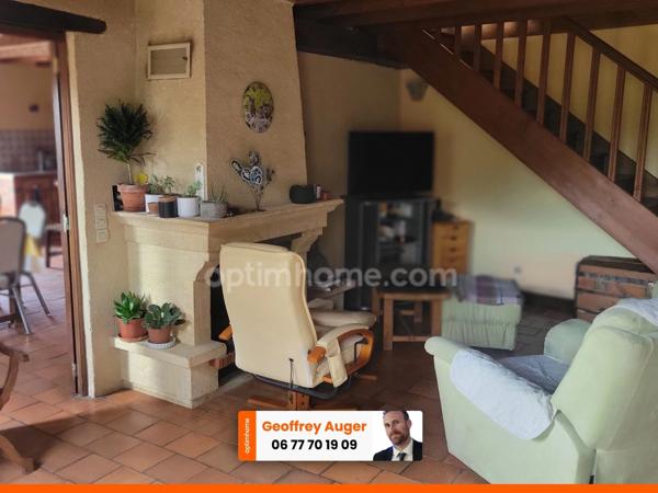 Maison avec terrasse panoramique, piscine sous dôme et grand terrain clos – secteur calme proche de Thouars