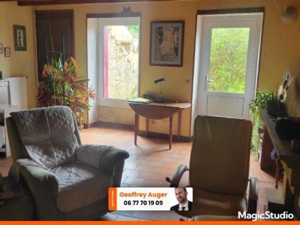 Maison avec terrasse panoramique, piscine sous dôme et grand terrain clos – secteur calme proche de Thouars