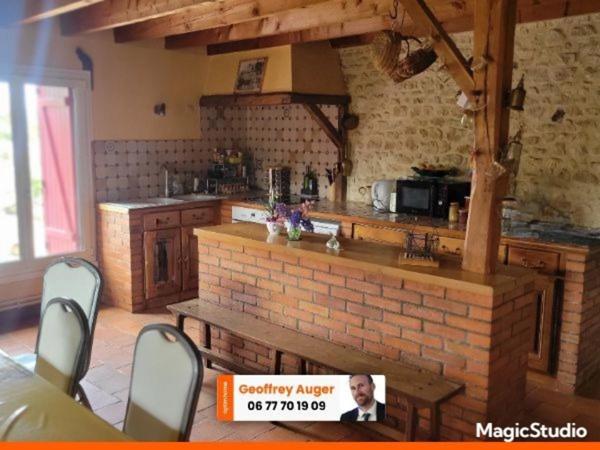 Maison avec terrasse panoramique, piscine sous dôme et grand terrain clos – secteur calme proche de Thouars