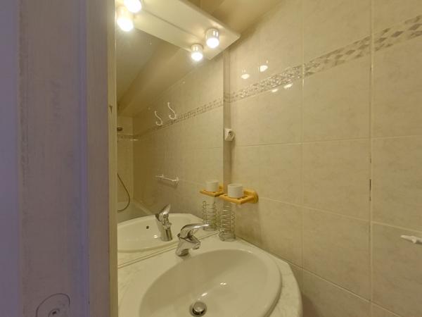 04400 LE SAUZE STUDIO CENTRE STATION