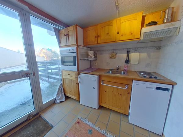 04400 LE SAUZE STUDIO CENTRE STATION