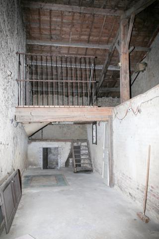 A proximité de la Belgique et du Luxembourg MAISON DE VILLAGE DE 79 m² À RÉNOVER – BEAU POTENTIEL !