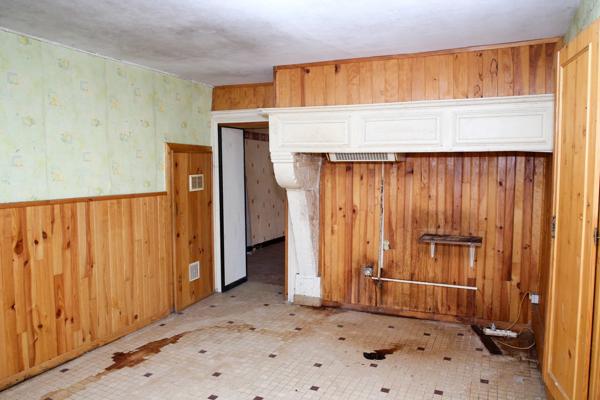 A proximité de la Belgique et du Luxembourg MAISON DE VILLAGE DE 79 m² À RÉNOVER – BEAU POTENTIEL !
