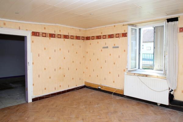 A proximité de la Belgique et du Luxembourg MAISON DE VILLAGE DE 79 m² À RÉNOVER – BEAU POTENTIEL !