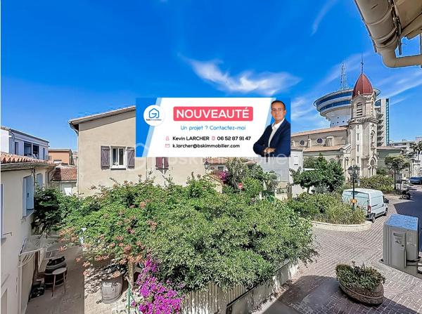 Idéalement situé en plein centre de Palavas-les-Flots, au sein d’une petite copropriété sécurisée et parfaitement entretenue, découvrez ce charmant studio de 22 m² situé au premier et dernier étage.

L’appartement se compose d’une pièce de vie avec cuisine aménagée et équipée, d’un espace indépendant actuellement aménagé en chambre avec lit et armoire, pouvant également être transformé en salon, ainsi que d’une salle d’eau avec WC.

De bonnes prestations : climatisation réversible, menuiseries en double vitrage, volet roulant électrique...

La copropriété a fait l’objet de nombreux travaux : ravalement de façade, réfection de la toiture, rénovation des parties communes et installation d’une porte d’entrée sécurisée.

Vous apprécierez son emplacement privilégié, à proximité immédiate des commerces, des restaurants, du marché et des plages.

Un bien idéal pour un investissement locatif, un pied-à-terre en bord de mer ou un premier achat.

Les atouts :
• Centre-ville de Palavas-les-Flots
• Premier et dernier étage
• Petite copropriété sécurisée
• Climatisation réversible
• Double vitrage et volet roulant électrique
• Copropriété avec gros travaux déjà réalisés
• Excellent potentiel locatif

À découvrir sans tarder !