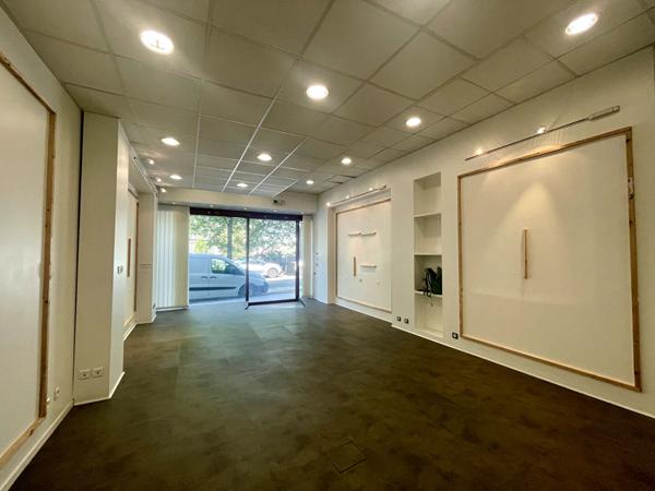 Local commercial Place Gaillard